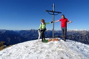 04 Alla nuova croce di vetta di Cima Menna (2300 m)